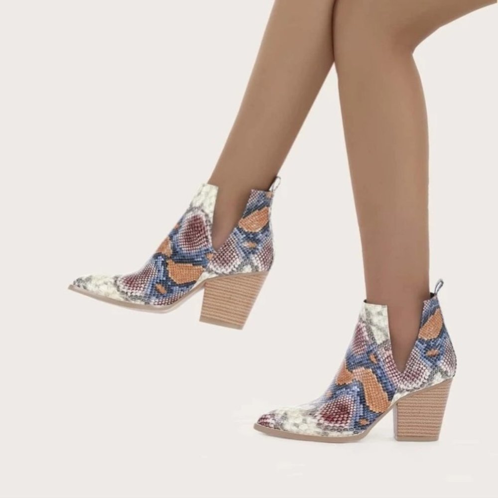V-Cut Snake Pattern Boots - Picture 6 of 7